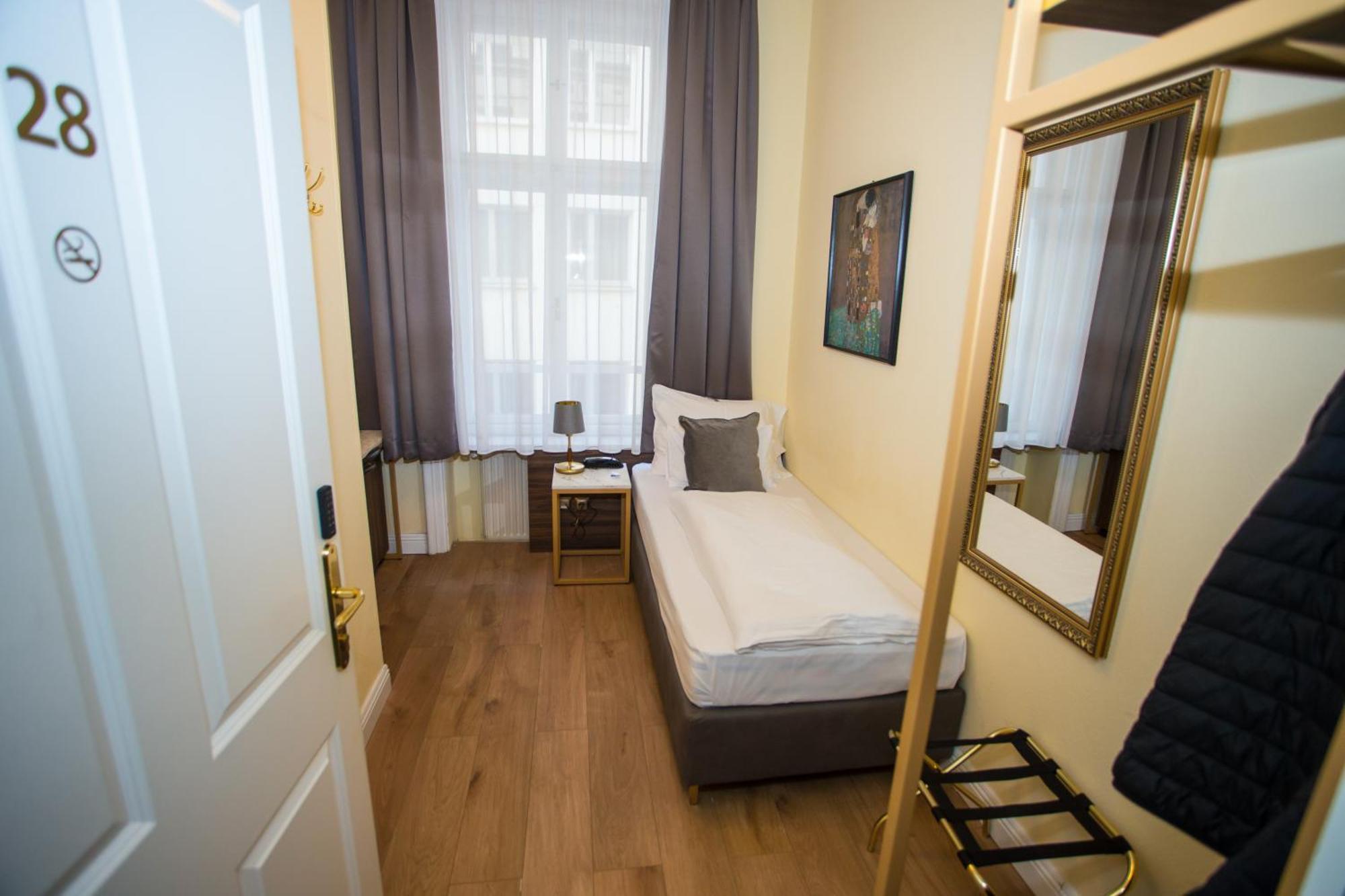 Private Comfort Stephansplatz - Self Check In Виена Екстериор снимка